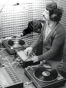 1977 - Elio Ferrara alla consolle di Radio Napoli City